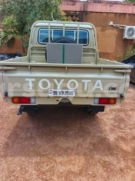 Big with watermark toyota land cruiser burkina faso ouagadougou 12012
