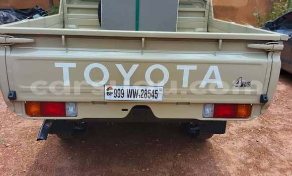 Acheter Occasion Voiture Toyota Land Cruiser Marron à Ouagadougou, Burkina-Faso Acheter Occasion Voiture Toyota Land Cruiser Marron à Ouagadougou, Burkina-Faso