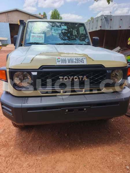 Big with watermark toyota land cruiser burkina faso ouagadougou 12012