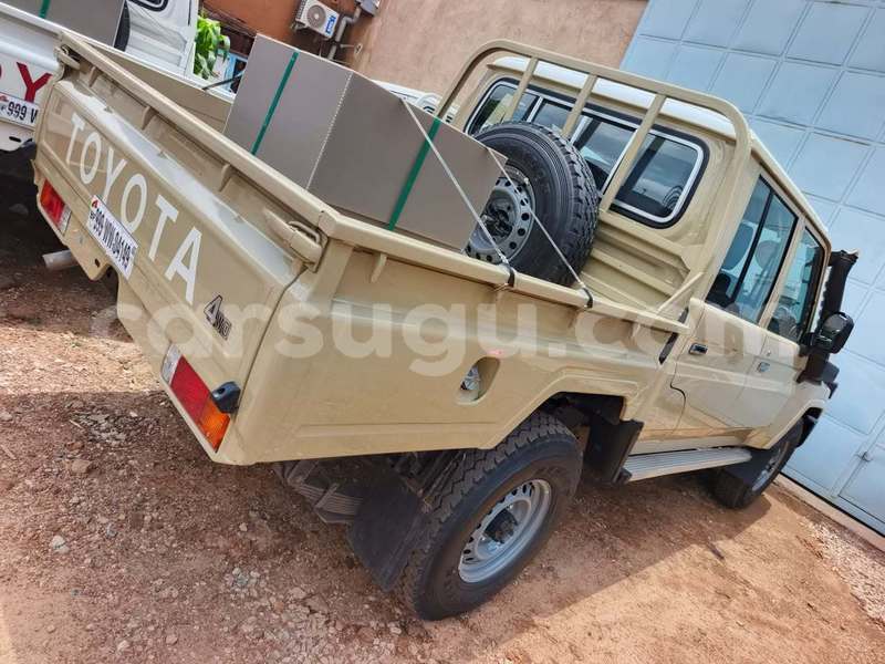 Big with watermark toyota land cruiser burkina faso ouagadougou 12012
