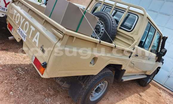 Acheter Occasion Voiture Toyota Land Cruiser Marron à Ouagadougou, Burkina-Faso Acheter Occasion Voiture Toyota Land Cruiser Marron à Ouagadougou, Burkina-Faso