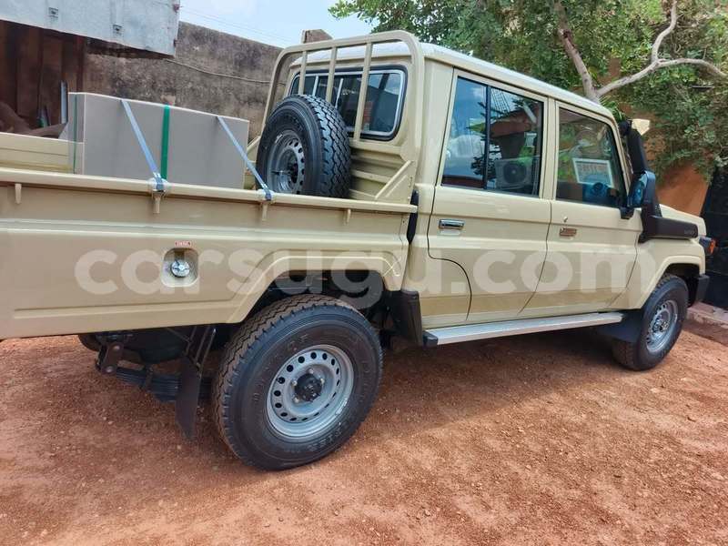 Big with watermark toyota land cruiser burkina faso ouagadougou 12012