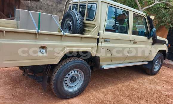 Acheter Occasion Voiture Toyota Land Cruiser Marron à Ouagadougou, Burkina-Faso Acheter Occasion Voiture Toyota Land Cruiser Marron à Ouagadougou, Burkina-Faso