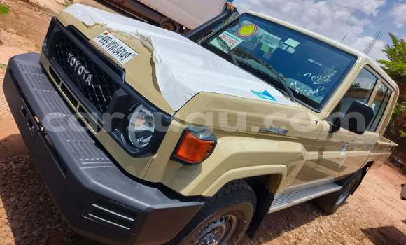 Acheter Occasion Voiture Toyota Land Cruiser Marron à Ouagadougou, Burkina-Faso Acheter Occasion Voiture Toyota Land Cruiser Marron à Ouagadougou, Burkina-Faso