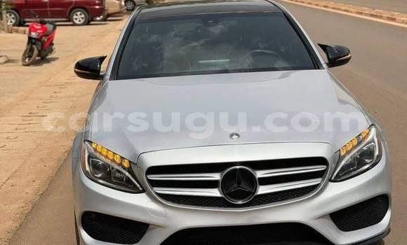 Acheter Occasion Voiture Mercedes-Benz E200 Gris à Ouagadougou, Burkina-Faso