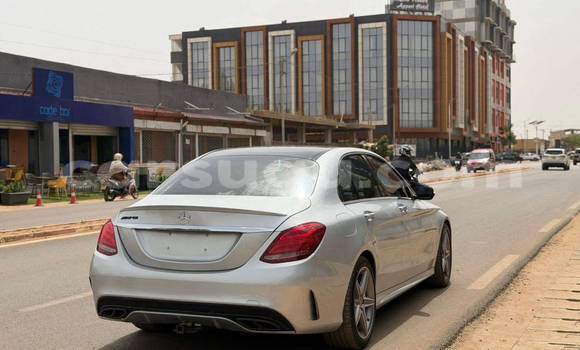 Sayi Na hannu Mercedes-Benz E200 Azurfa Mota in Ouagadougou a Burkina Faso Sayi Na hannu Mercedes-Benz E200 Azurfa Mota in Ouagadougou a Burkina Faso