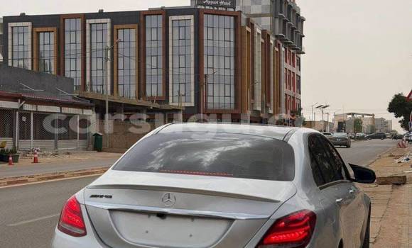 Sayi Na hannu Mercedes-Benz E200 Azurfa Mota in Ouagadougou a Burkina Faso Sayi Na hannu Mercedes-Benz E200 Azurfa Mota in Ouagadougou a Burkina Faso