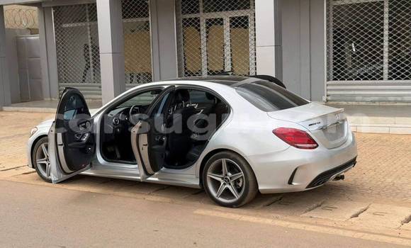 Sayi Na hannu Mercedes-Benz E200 Azurfa Mota in Ouagadougou a Burkina Faso Sayi Na hannu Mercedes-Benz E200 Azurfa Mota in Ouagadougou a Burkina Faso
