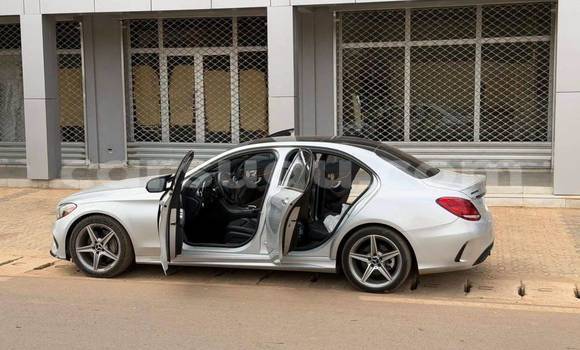 Sayi Na hannu Mercedes-Benz E200 Azurfa Mota in Ouagadougou a Burkina Faso Sayi Na hannu Mercedes-Benz E200 Azurfa Mota in Ouagadougou a Burkina Faso