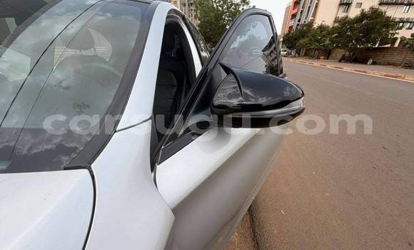 Sayi Na hannu Mercedes-Benz E200 Azurfa Mota in Ouagadougou a Burkina Faso Sayi Na hannu Mercedes-Benz E200 Azurfa Mota in Ouagadougou a Burkina Faso