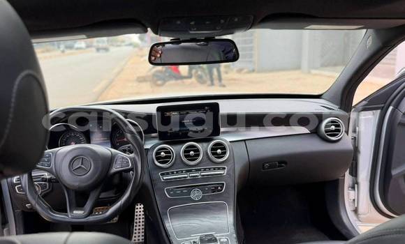 Sayi Na hannu Mercedes-Benz E200 Azurfa Mota in Ouagadougou a Burkina Faso Sayi Na hannu Mercedes-Benz E200 Azurfa Mota in Ouagadougou a Burkina Faso