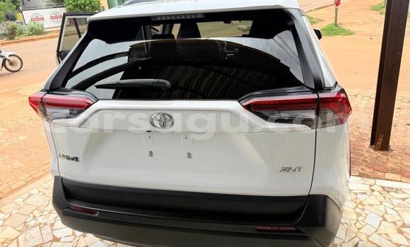 Acheter Occasion Voiture Toyota RAV4 Blanc à Ouagadougou, Burkina-Faso Acheter Occasion Voiture Toyota RAV4 Blanc à Ouagadougou, Burkina-Faso