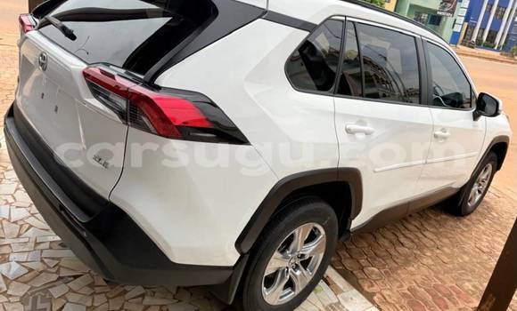 Acheter Occasion Voiture Toyota RAV4 Blanc à Ouagadougou, Burkina-Faso Acheter Occasion Voiture Toyota RAV4 Blanc à Ouagadougou, Burkina-Faso