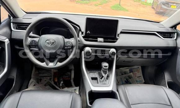 Acheter Occasion Voiture Toyota RAV4 Blanc à Ouagadougou, Burkina-Faso Acheter Occasion Voiture Toyota RAV4 Blanc à Ouagadougou, Burkina-Faso