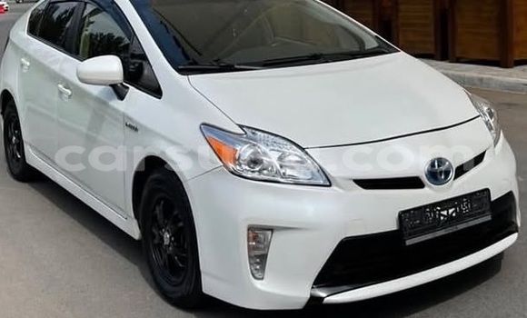 Acheter Occasion Voiture Toyota Prius Blanc à Ouagadougou, Burkina-Faso