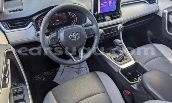 Sayi Na hannu Toyota RAV4 White Mota in Bobo Dioulasso a Burkina Faso Sayi Na hannu Toyota RAV4 White Mota in Bobo Dioulasso a Burkina Faso