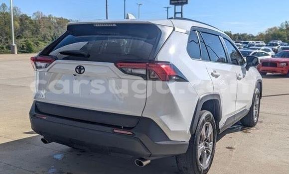 Sayi Na hannu Toyota RAV4 White Mota in Bobo Dioulasso a Burkina Faso Sayi Na hannu Toyota RAV4 White Mota in Bobo Dioulasso a Burkina Faso