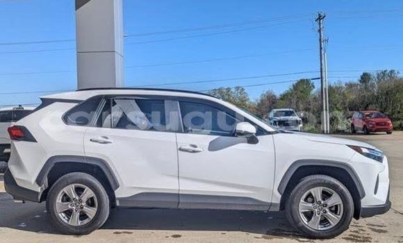 Sayi Na hannu Toyota RAV4 White Mota in Bobo Dioulasso a Burkina Faso Sayi Na hannu Toyota RAV4 White Mota in Bobo Dioulasso a Burkina Faso