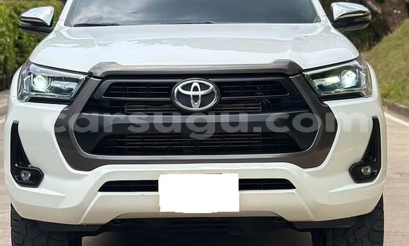 Sayi Na hannu Toyota Hilux White Mota in Ouagadougou a Burkina Faso Sayi Na hannu Toyota Hilux White Mota in Ouagadougou a Burkina Faso