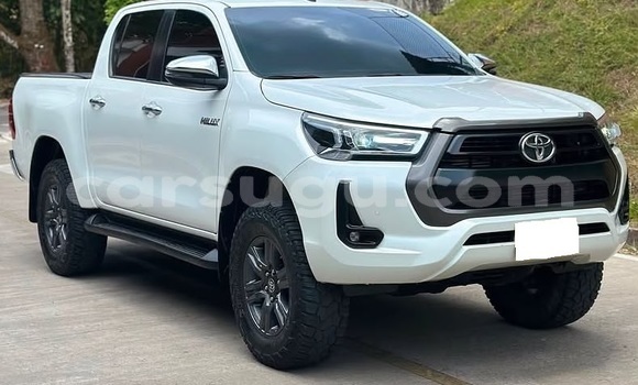 Sayi Na hannu Toyota Hilux White Mota in Ouagadougou a Burkina Faso Sayi Na hannu Toyota Hilux White Mota in Ouagadougou a Burkina Faso