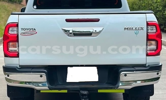 Sayi Na hannu Toyota Hilux White Mota in Ouagadougou a Burkina Faso Sayi Na hannu Toyota Hilux White Mota in Ouagadougou a Burkina Faso