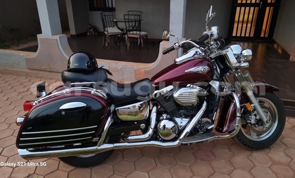 Sayi Na hannu Kawasaki Vulcan Red Motsi in Ouagadougou a Burkina Faso Sayi Na hannu Kawasaki Vulcan Red Motsi in Ouagadougou a Burkina Faso