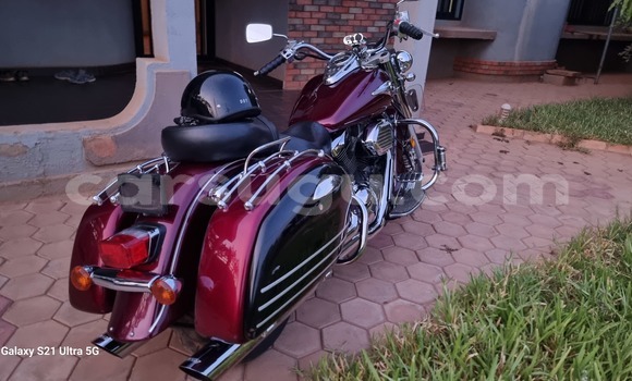 Sayi Na hannu Kawasaki Vulcan Red Motsi in Ouagadougou a Burkina Faso Sayi Na hannu Kawasaki Vulcan Red Motsi in Ouagadougou a Burkina Faso
