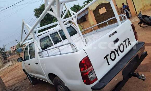 Acheter Occasion Voiture Toyota Hilux Blanc à Ouagadougou, Burkina-Faso Acheter Occasion Voiture Toyota Hilux Blanc à Ouagadougou, Burkina-Faso