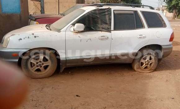 Acheter Occasion Voiture Hyundai Santa Fe Blanc à Ouagadougou, Burkina-Faso Acheter Occasion Voiture Hyundai Santa Fe Blanc à Ouagadougou, Burkina-Faso