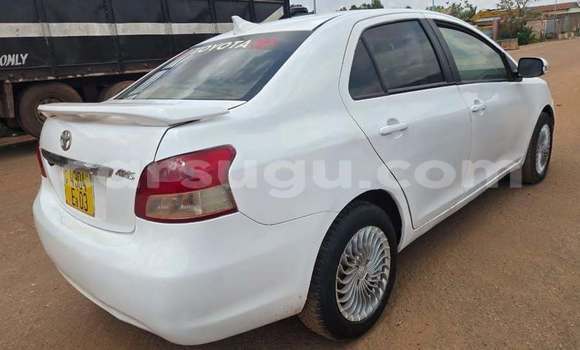 Acheter Occasion Voiture Toyota Yaris Blanc à Ouagadougou, Burkina-Faso Acheter Occasion Voiture Toyota Yaris Blanc à Ouagadougou, Burkina-Faso