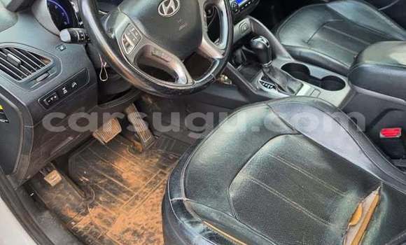 Acheter Occasion Voiture Hyundai Tucson Blanc à Ouagadougou, Burkina-Faso Acheter Occasion Voiture Hyundai Tucson Blanc à Ouagadougou, Burkina-Faso