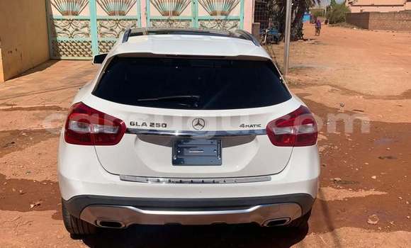 Acheter Occasion Voiture Mercedes-Benz GLA-klasse Blanc à Ouagadougou, Burkina-Faso Acheter Occasion Voiture Mercedes-Benz GLA-klasse Blanc à Ouagadougou, Burkina-Faso