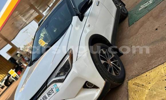 Acheter Occasion Voiture Toyota RAV4 Blanc à Ouagadougou, Burkina-Faso