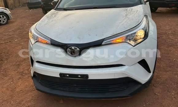 Acheter Occasion Voiture Toyota C-HR Blanc à Ouagadougou, Burkina-Faso