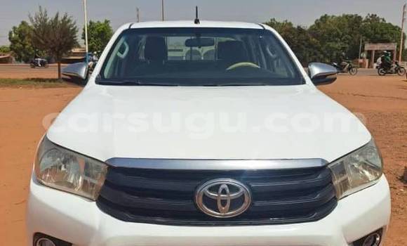 Acheter Occasion Voiture Toyota Hilux Blanc à Ouagadougou, Burkina-Faso