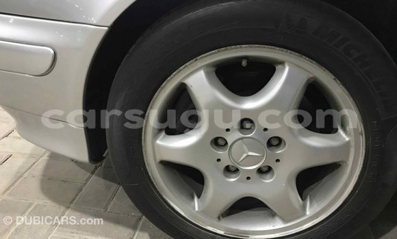 Acheter Import Voiture Mercedes-Benz 190 (W201) Other à Import - Dubai, Burkina-Faso Acheter Import Voiture Mercedes-Benz 190 (W201) Other à Import - Dubai, Burkina-Faso